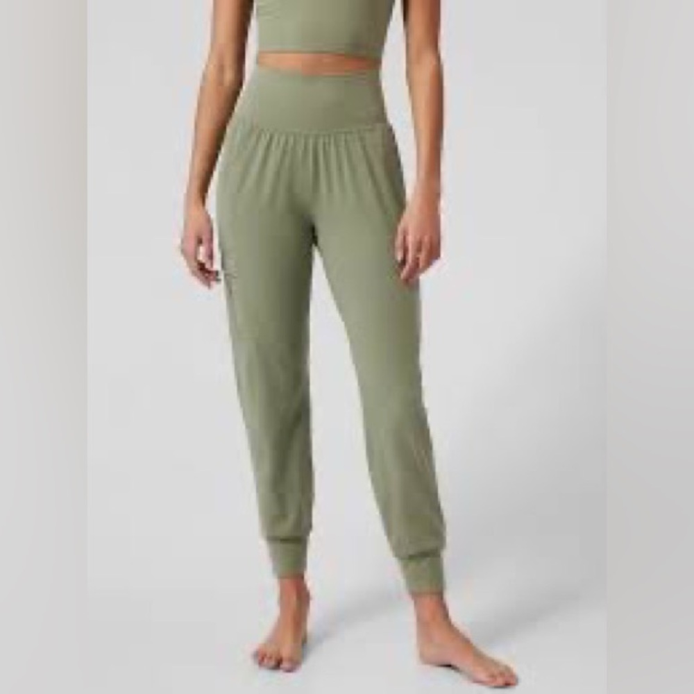 Athleta Salutation Cargo Jogger